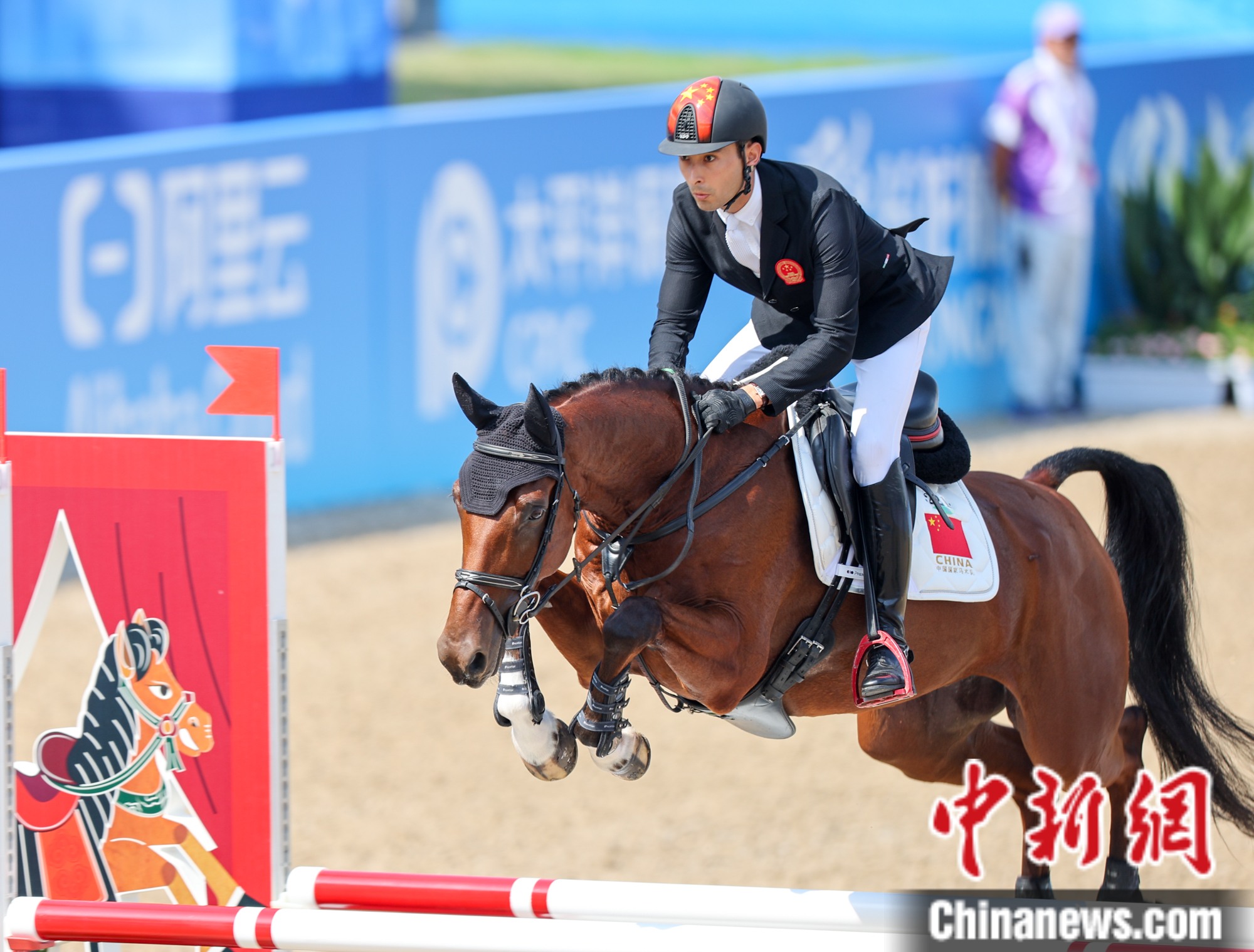 杭州亚运会马术三项赛中国队首夺亚运会马术项