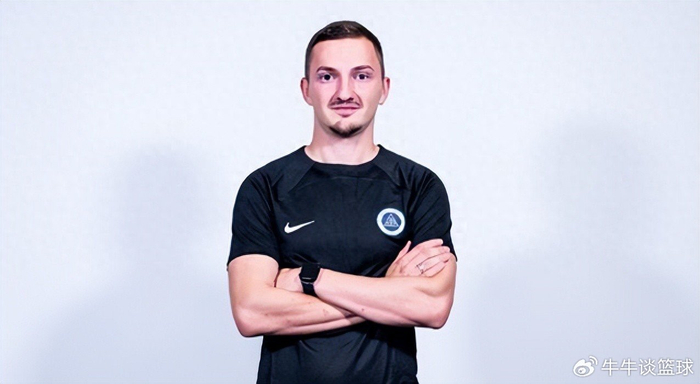 大连英博赛季低迷引反思 教练组调整成关键因素