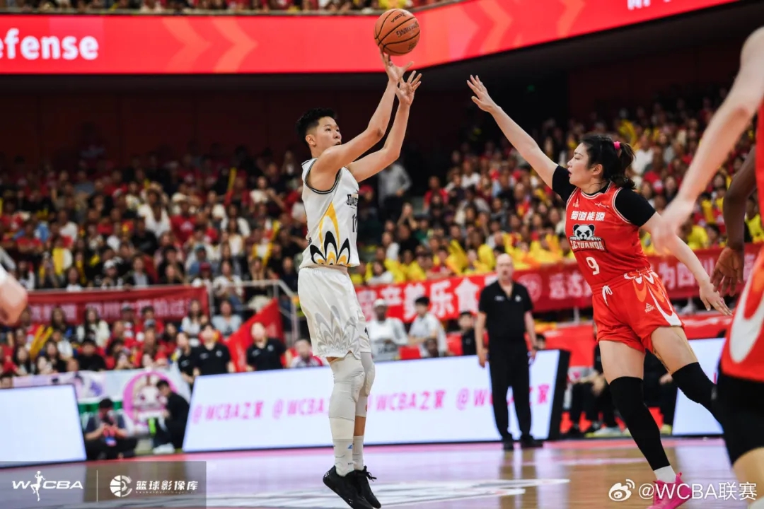 广东女篮爆冷夺冠 团队篮球风格助其战胜卫冕冠