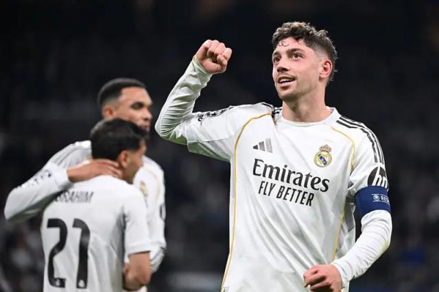 皇马3-0曼城巴尔韦德戴帽助晋级 瓜帅190场欧冠首