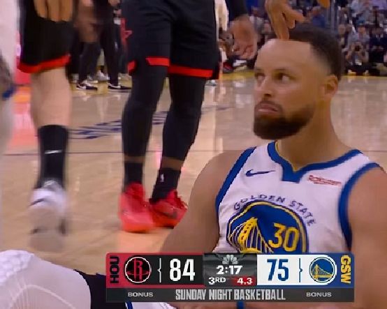 火箭客场险胜勇士创六连胜纪录 库里复出难改败