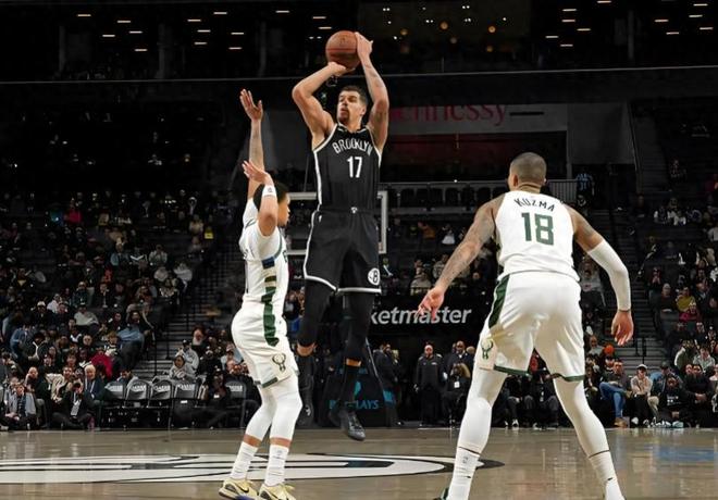 字母哥与雄鹿矛盾升级 教练组内部冲突引爆更衣