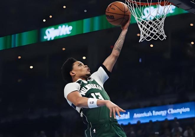 字母哥与雄鹿矛盾升级 教练组内部冲突引爆更衣