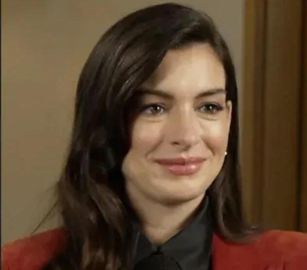 安妮-海瑟薇：亨利与父亲影响成为阿森纳球迷