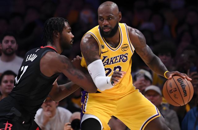 残阵湖人强势掀翻火箭 系列赛2-0领先引热议