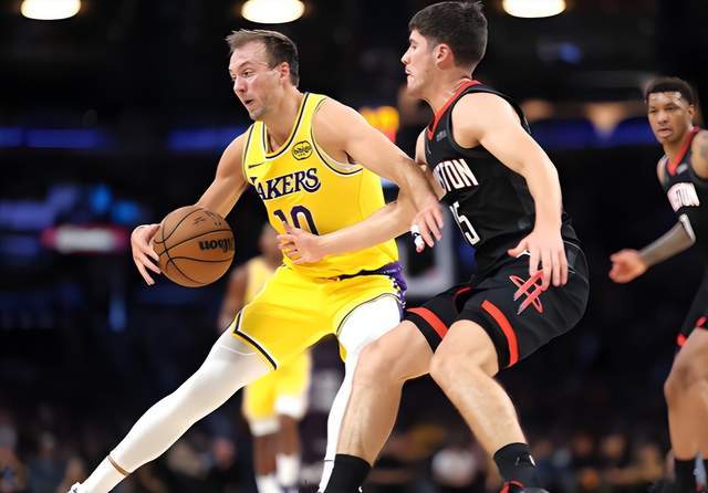 残阵湖人强势掀翻火箭 系列赛2-0领先引热议