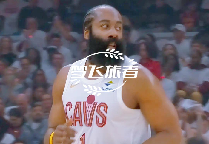 哈登替补席捡球遭巴雷特怒斥，边界感成焦点